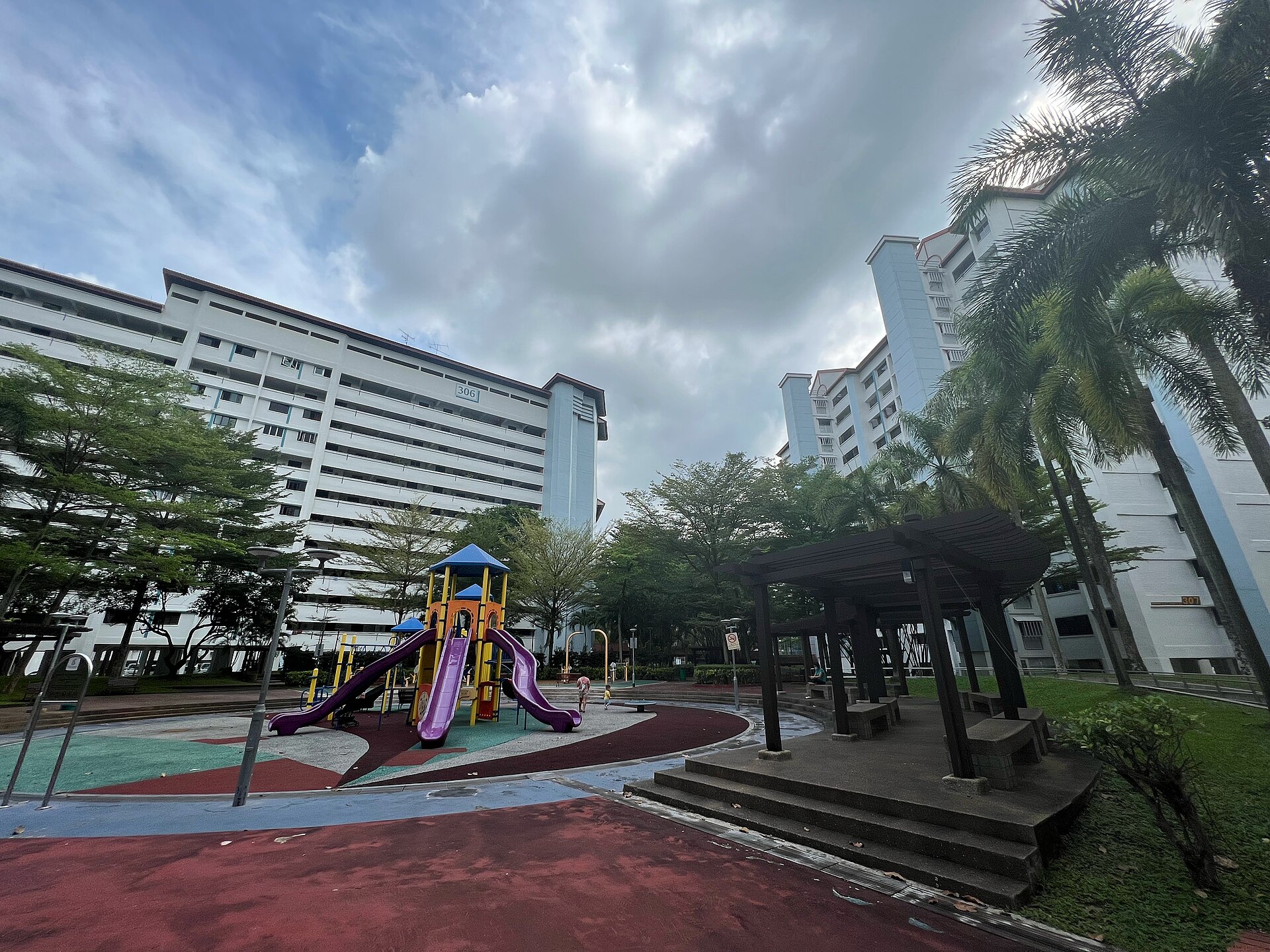 Jurong East housing and neighbourhood context